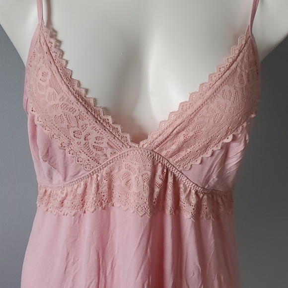 Sumptuously Soft Chemise - Picture 2 of 6